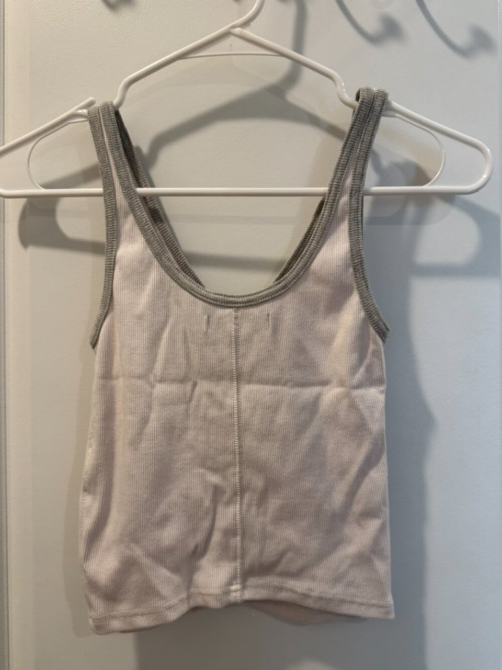 Abercrombie Contrast Front Ruched Ribbed Tank Top - Picture 2 of 3